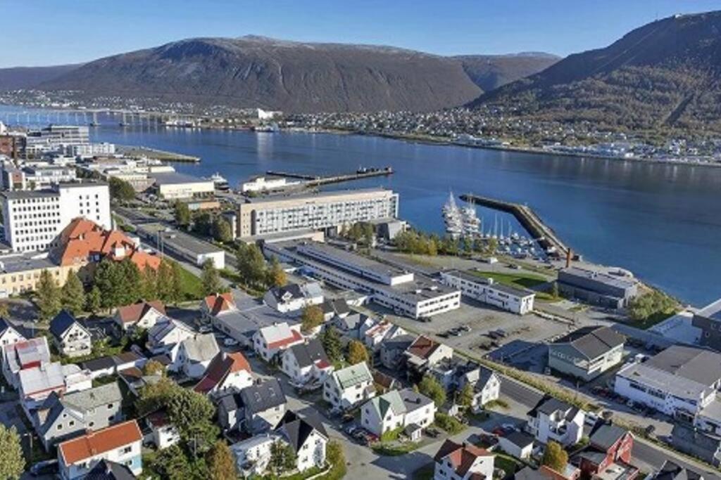 In The Heart Of The Aurora Borealis - Tromso City Экстерьер фото