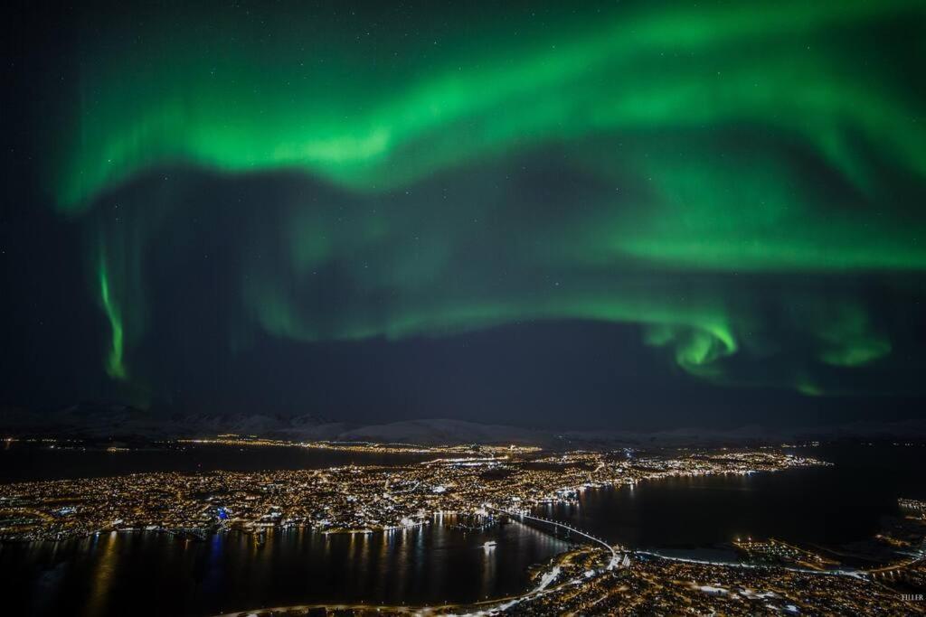 In The Heart Of The Aurora Borealis - Tromso City Экстерьер фото
